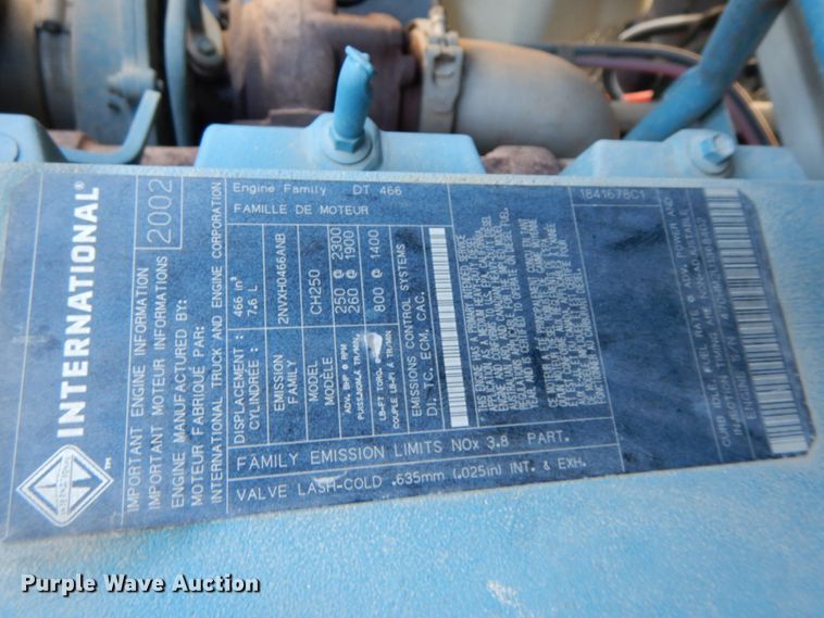 image for item FG9663 2003 International 7400  digger derrick truck