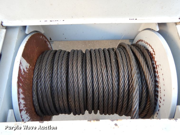 image for item FG9663 2003 International 7400  digger derrick truck