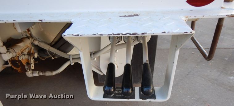 image for item FG9663 2003 International 7400  digger derrick truck