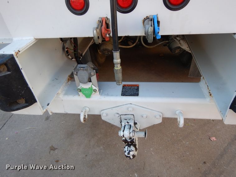 image for item FG9663 2003 International 7400  digger derrick truck