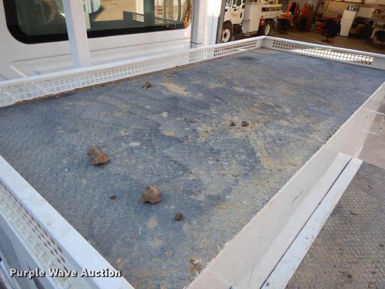 image for item FG9663 2003 International 7400  digger derrick truck