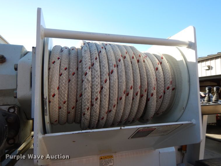 image for item FG9663 2003 International 7400  digger derrick truck