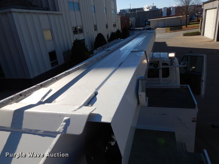 image for item FG9663 2003 International 7400  digger derrick truck