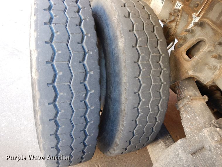 image for item FG9663 2003 International 7400  digger derrick truck