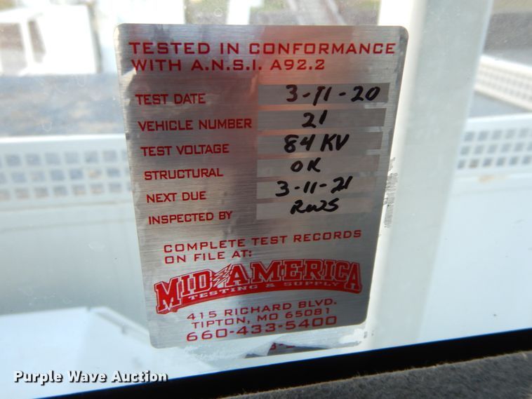 image for item FG9663 2003 International 7400  digger derrick truck