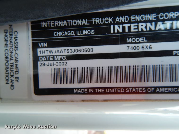 image for item FG9663 2003 International 7400  digger derrick truck