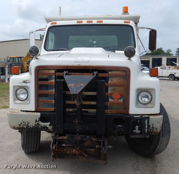 image for item FN9453 1986 International S1700  dump truck