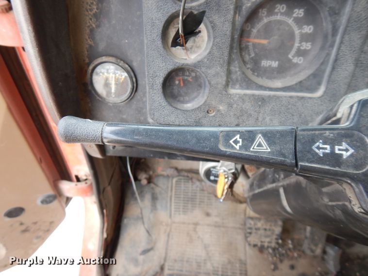 image for item FN9453 1986 International S1700  dump truck