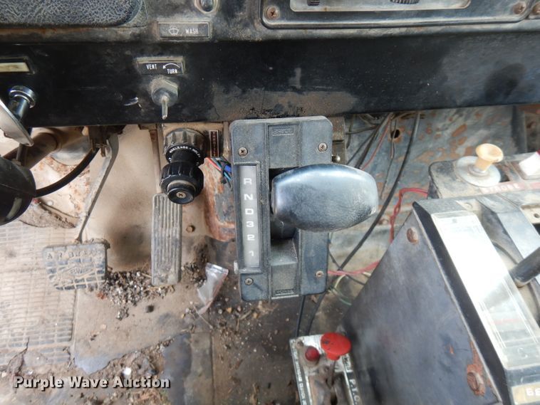 image for item FN9453 1986 International S1700  dump truck