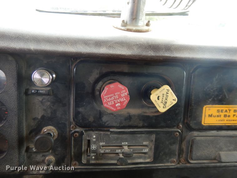 image for item FN9453 1986 International S1700  dump truck