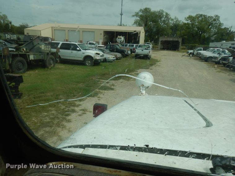 image for item FN9453 1986 International S1700  dump truck