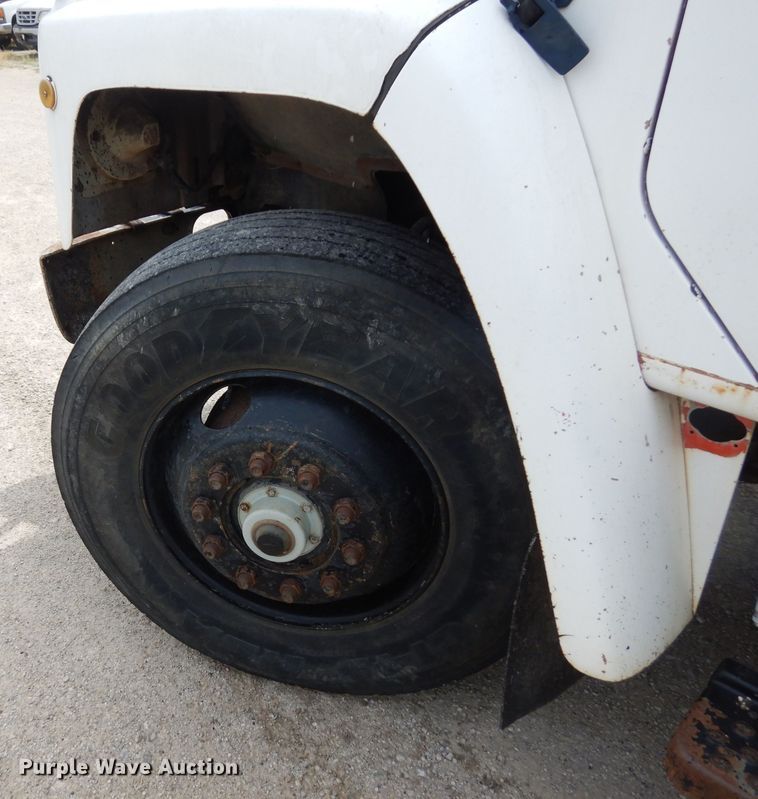 image for item FN9453 1986 International S1700  dump truck