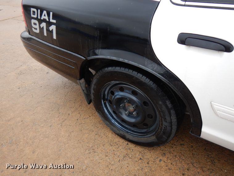 image for item FW9816 2011 Ford Crown Victoria Police Interceptor