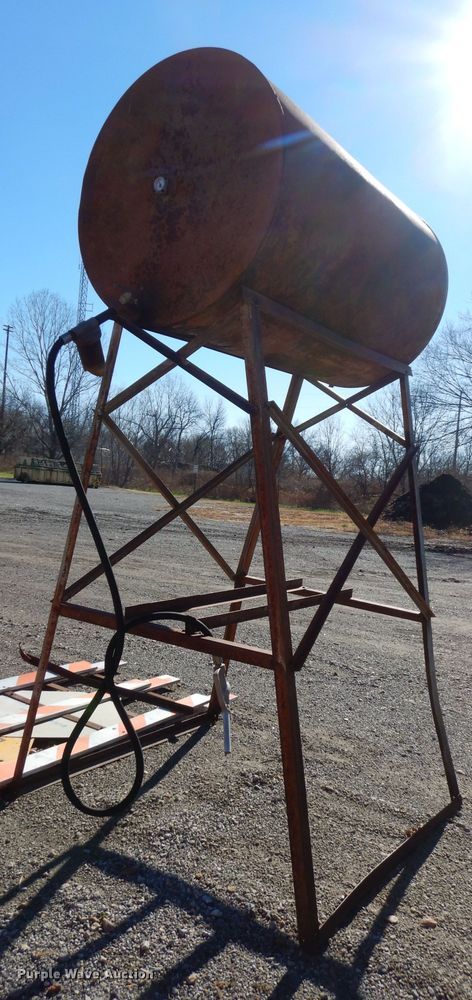 image for item GJ9632 300 gallon fuel tank