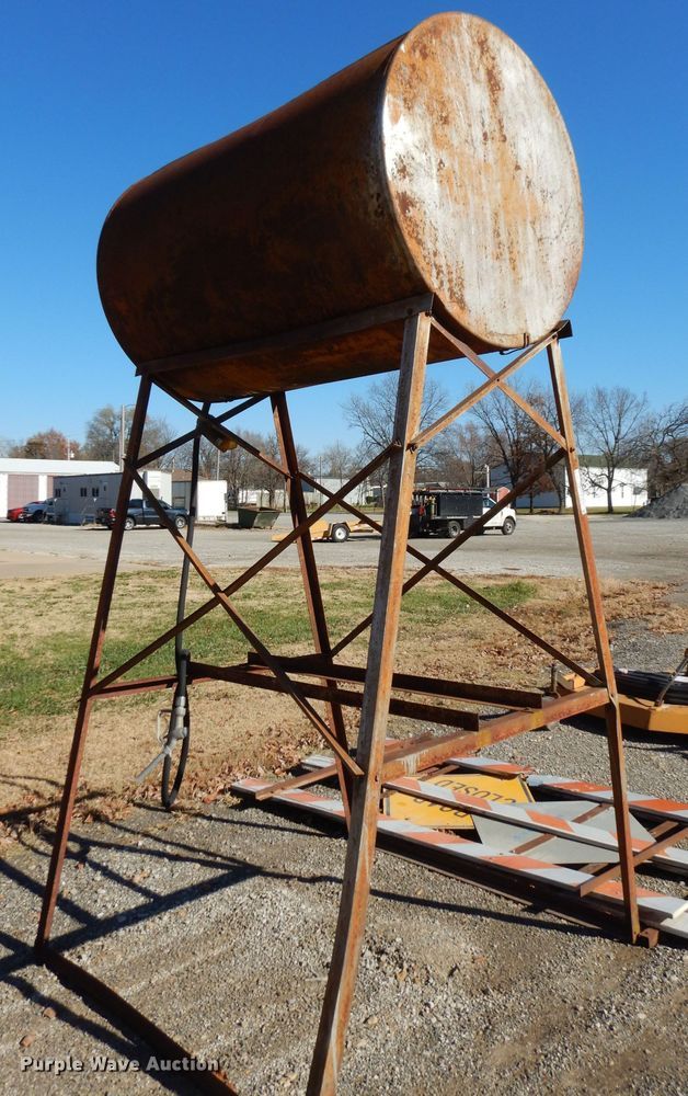 image for item GJ9632 300 gallon fuel tank