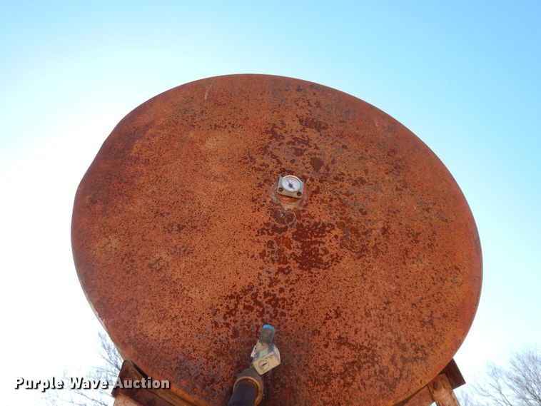 image for item GJ9632 300 gallon fuel tank