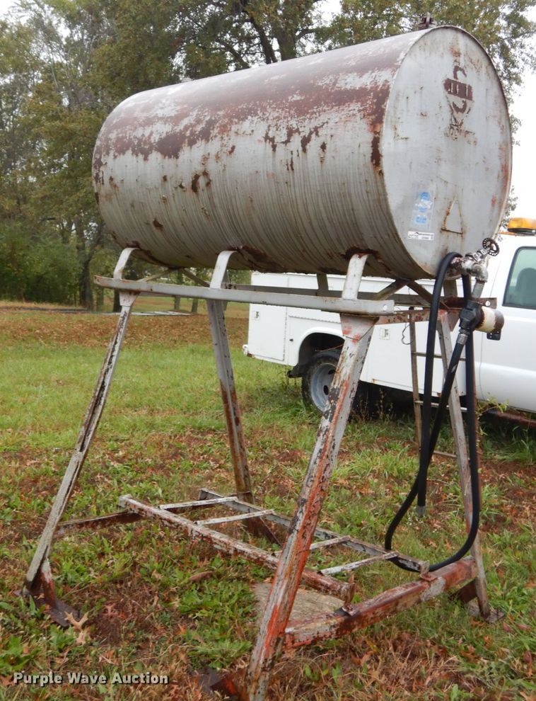 image for item GR9966 300 gallon fuel tank