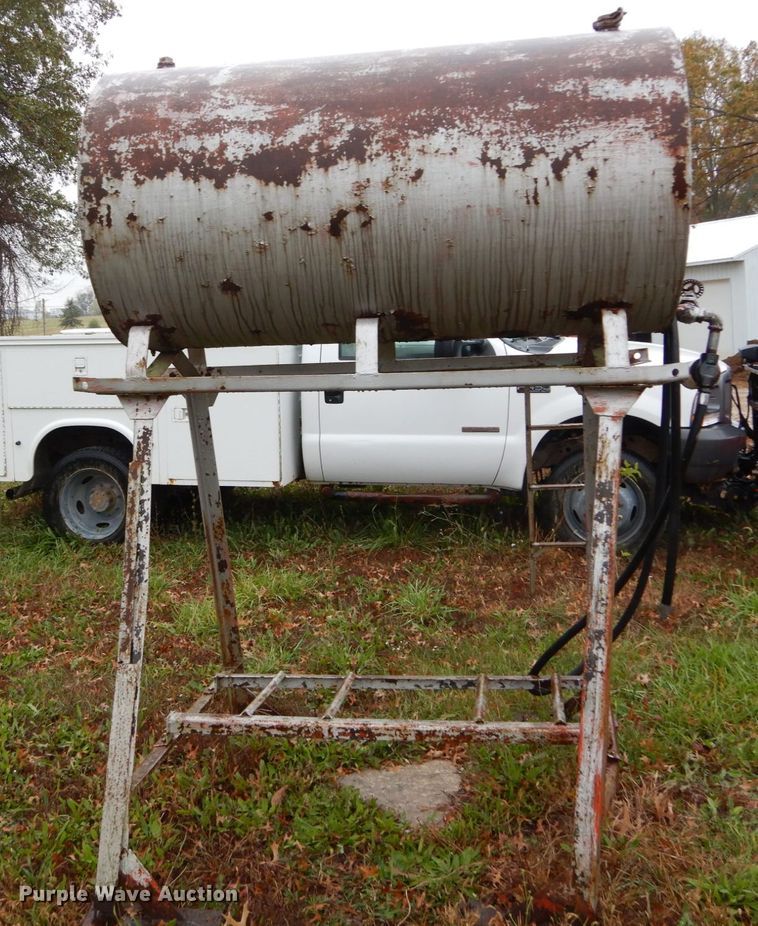 image for item GR9966 300 gallon fuel tank