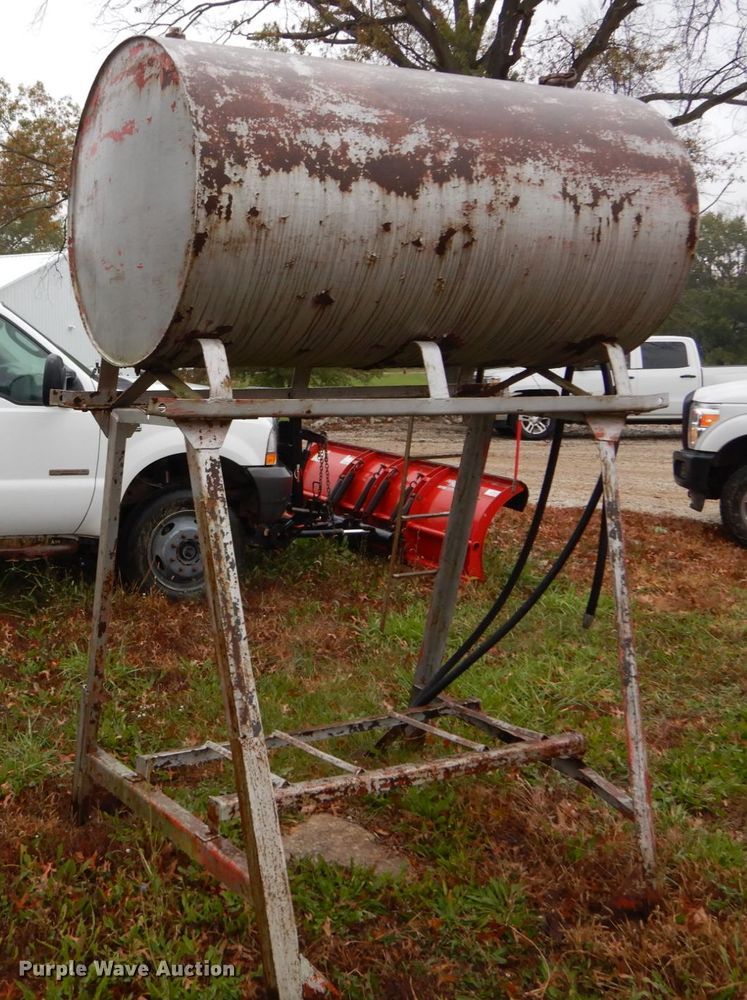 image for item GR9966 300 gallon fuel tank