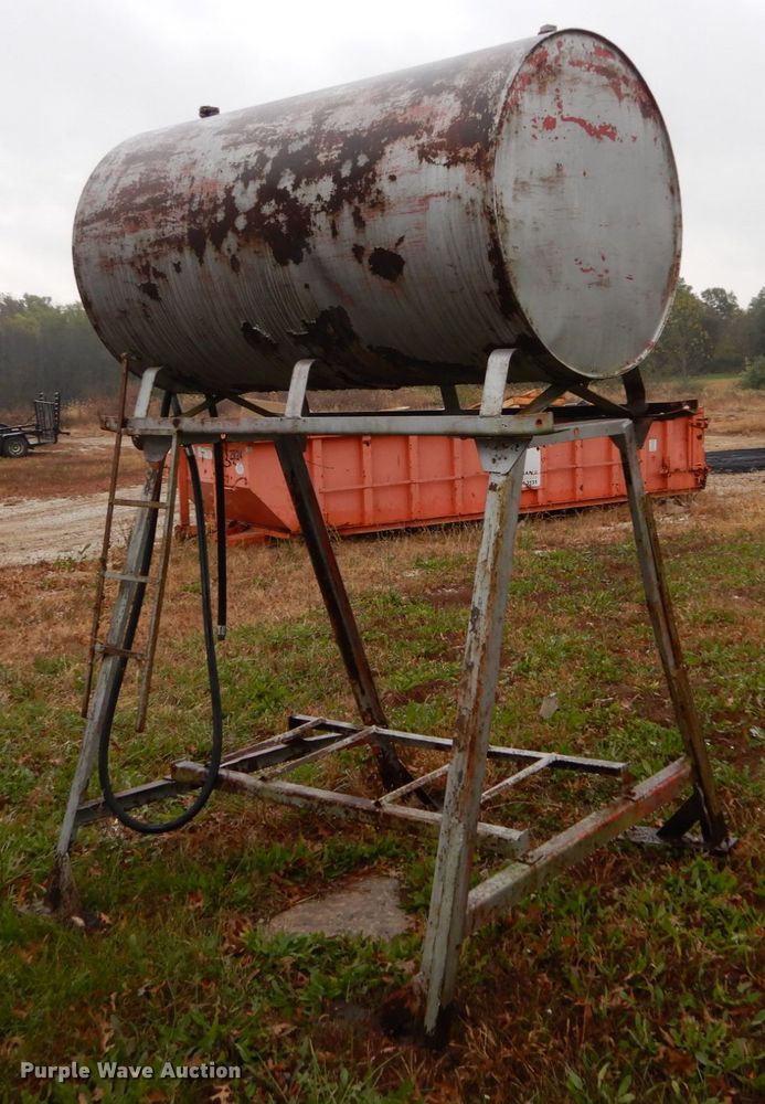 image for item GR9966 300 gallon fuel tank