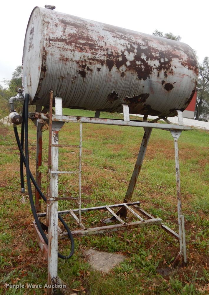 image for item GR9966 300 gallon fuel tank