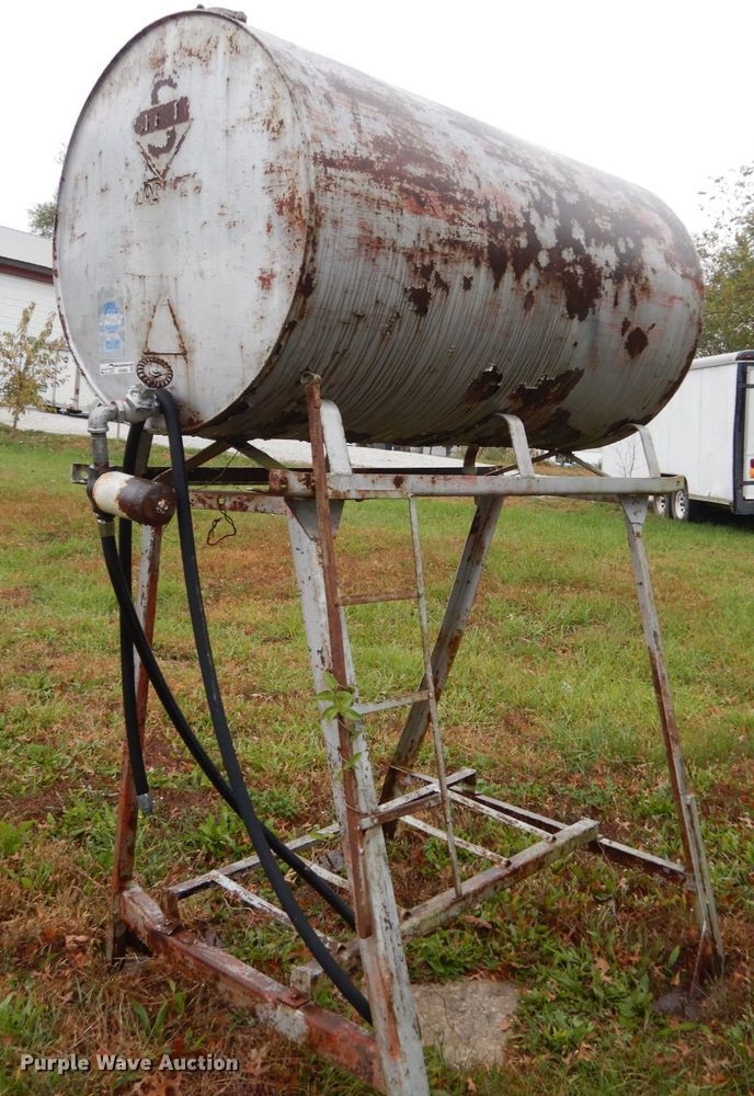 image for item GR9966 300 gallon fuel tank