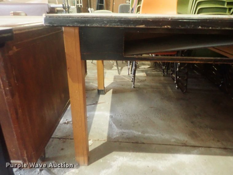 image for item GX9617 Shop table