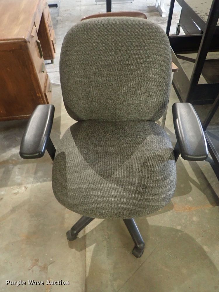 image for item GX9619 Approximately 80 chairs