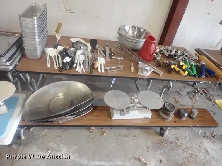 image for item GX9624 (8) cafeteria tables