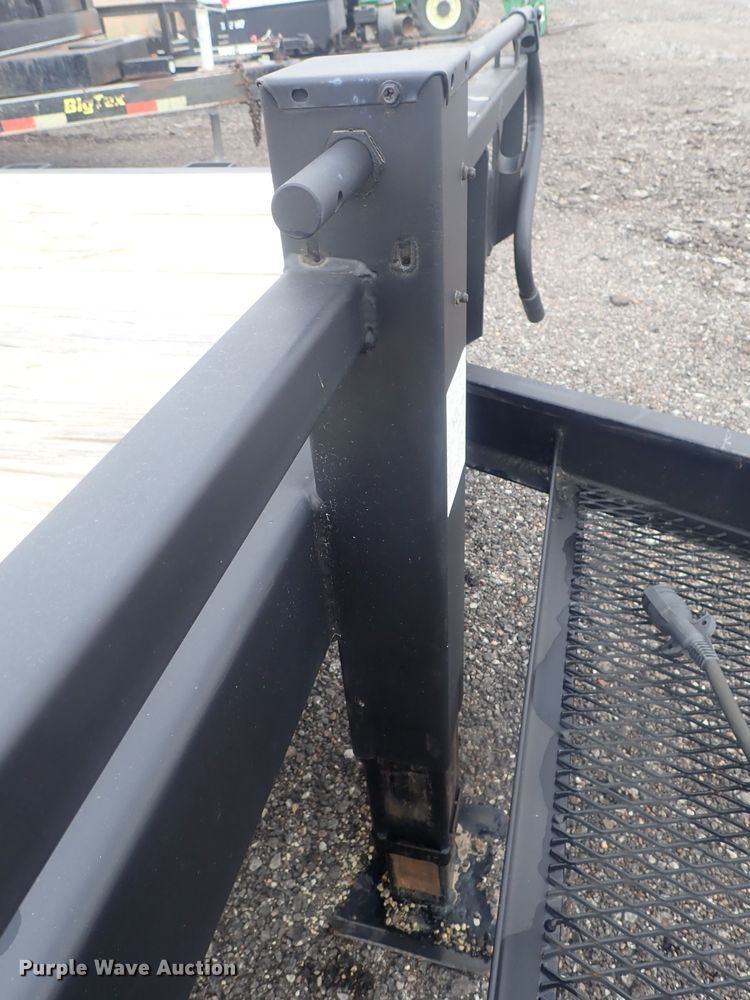 image for item GX9627 2011 PJ utility trailer