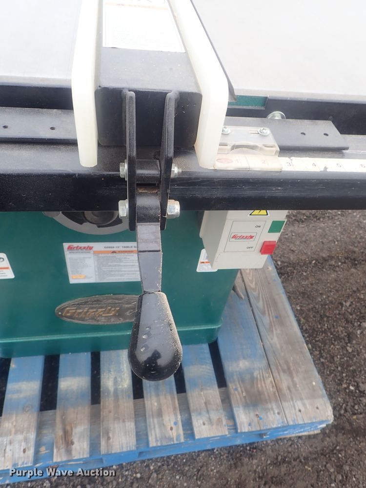 image for item GX9629 Grizzly G5959 12" table saw
