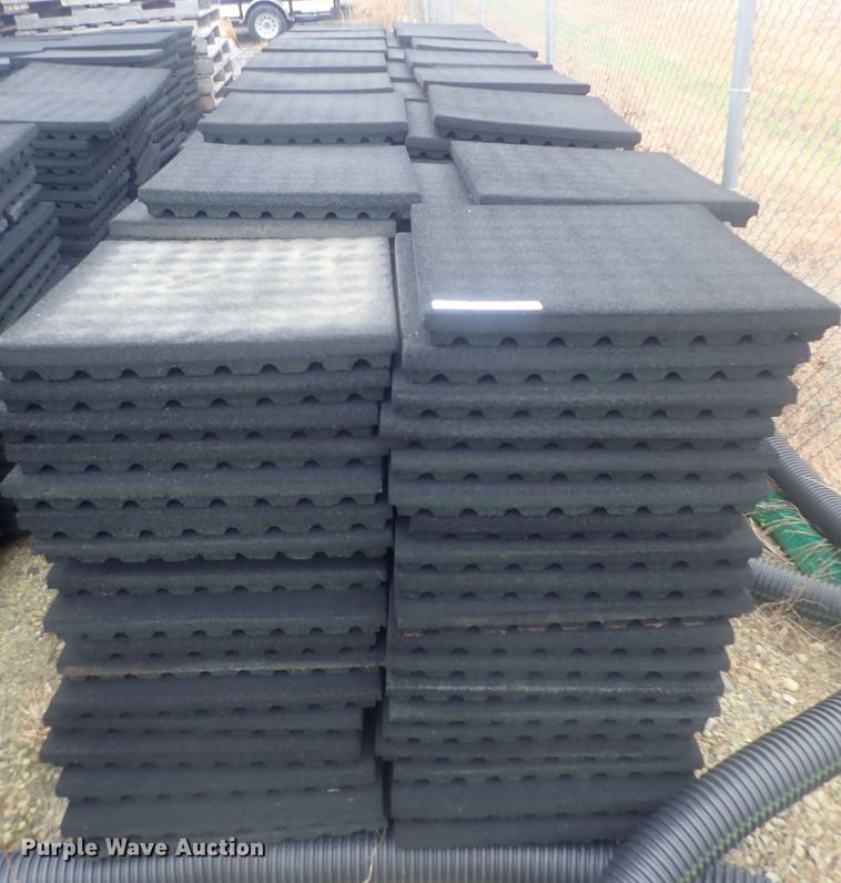 image for item GX9631 Approximately 600 rubber floor tiles