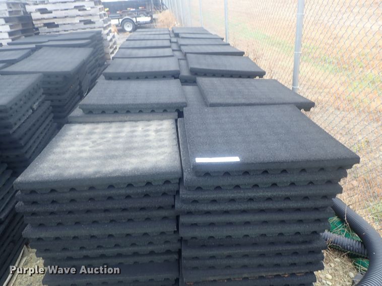 image for item GX9631 Approximately 600 rubber floor tiles
