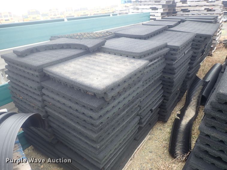 image for item GX9631 Approximately 600 rubber floor tiles