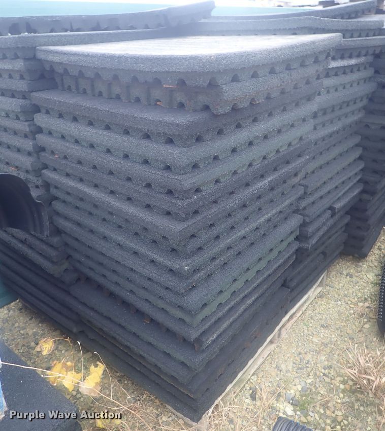 image for item GX9631 Approximately 600 rubber floor tiles