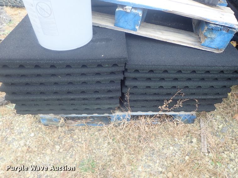 image for item GX9631 Approximately 600 rubber floor tiles