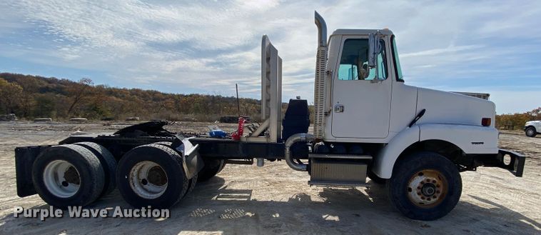 image for item HA9719 2000 Volvo WG  semi truck