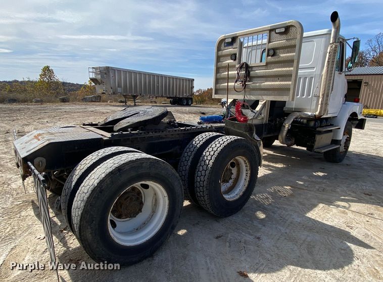 image for item HA9719 2000 Volvo WG  semi truck