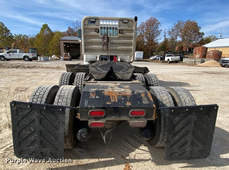 image for item HA9719 2000 Volvo WG  semi truck