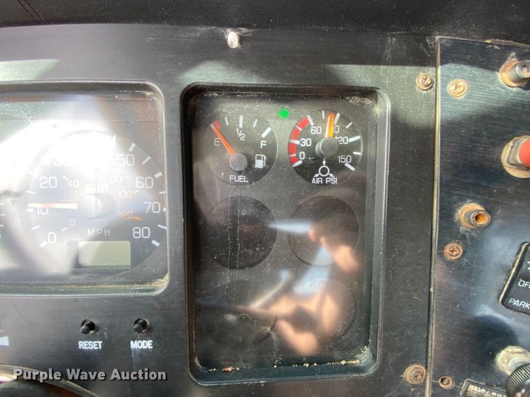 image for item HA9719 2000 Volvo WG  semi truck