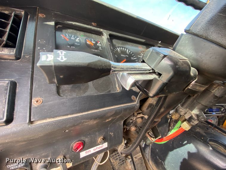 image for item HA9719 2000 Volvo WG  semi truck