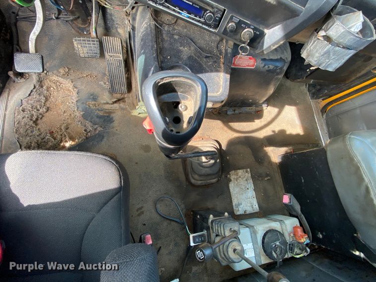 image for item HA9719 2000 Volvo WG  semi truck