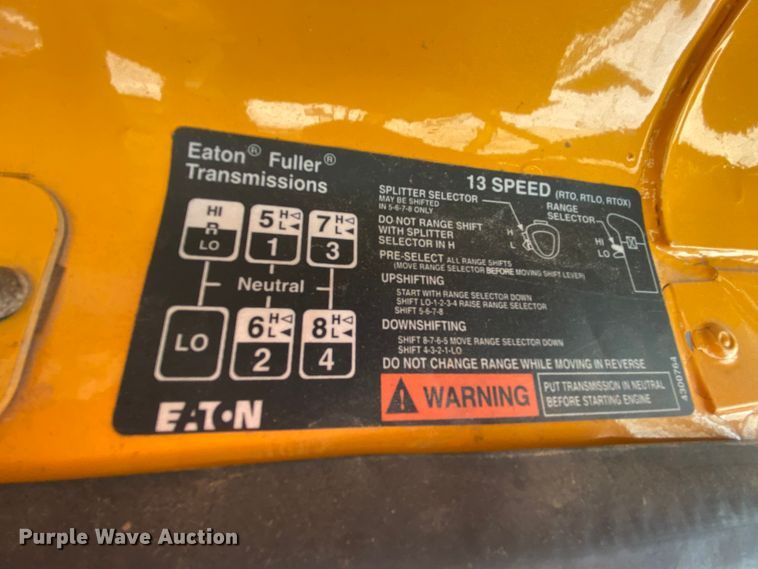 image for item HA9719 2000 Volvo WG  semi truck