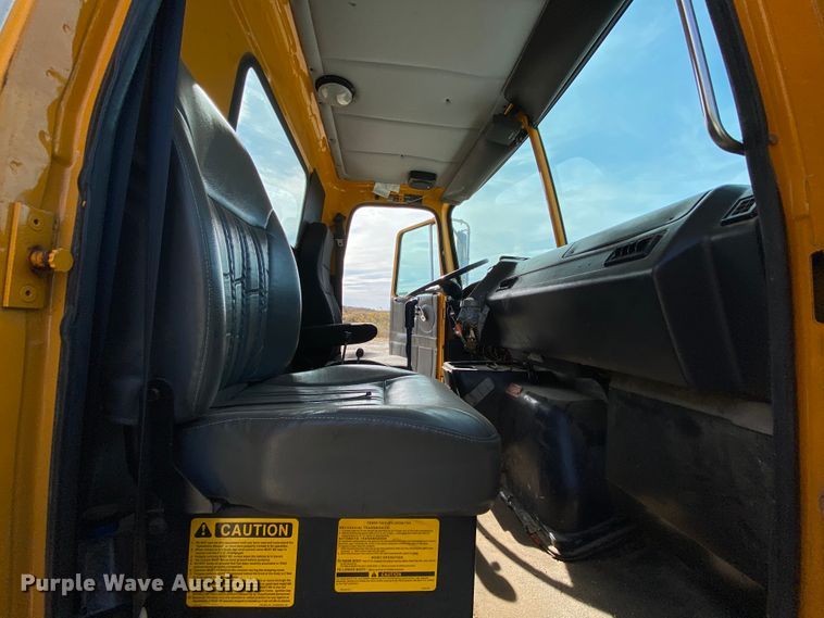 image for item HA9719 2000 Volvo WG  semi truck