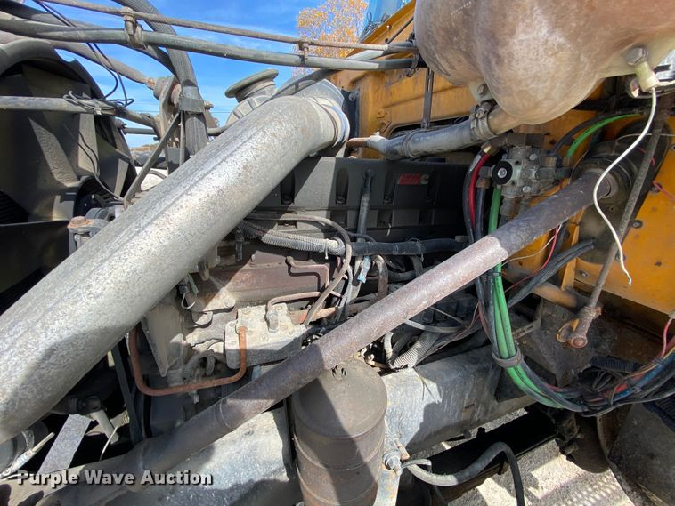 image for item HA9719 2000 Volvo WG  semi truck