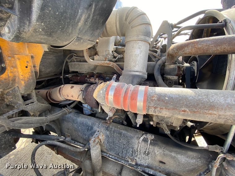 image for item HA9719 2000 Volvo WG  semi truck