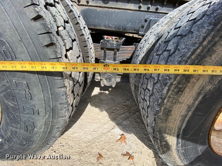 image for item HA9719 2000 Volvo WG  semi truck