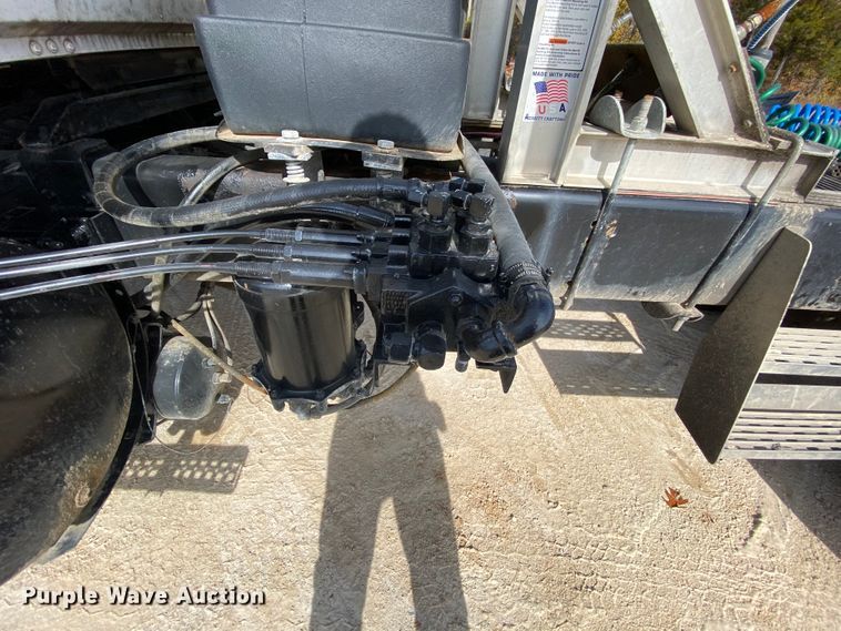 image for item HA9719 2000 Volvo WG  semi truck