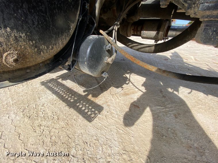 image for item HA9719 2000 Volvo WG  semi truck