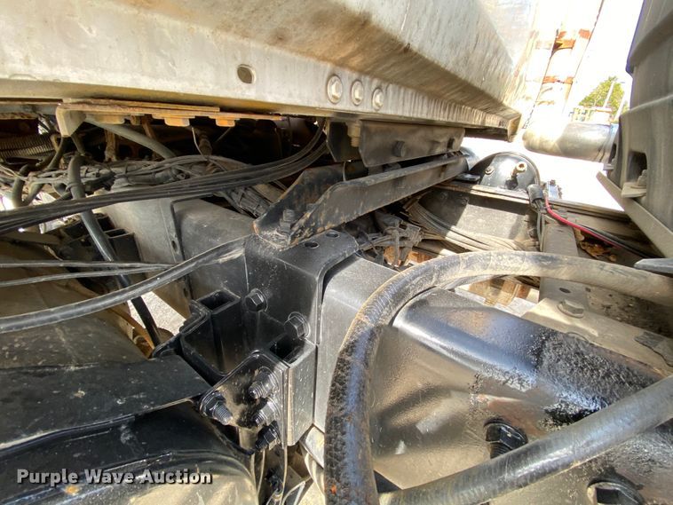 image for item HA9719 2000 Volvo WG  semi truck